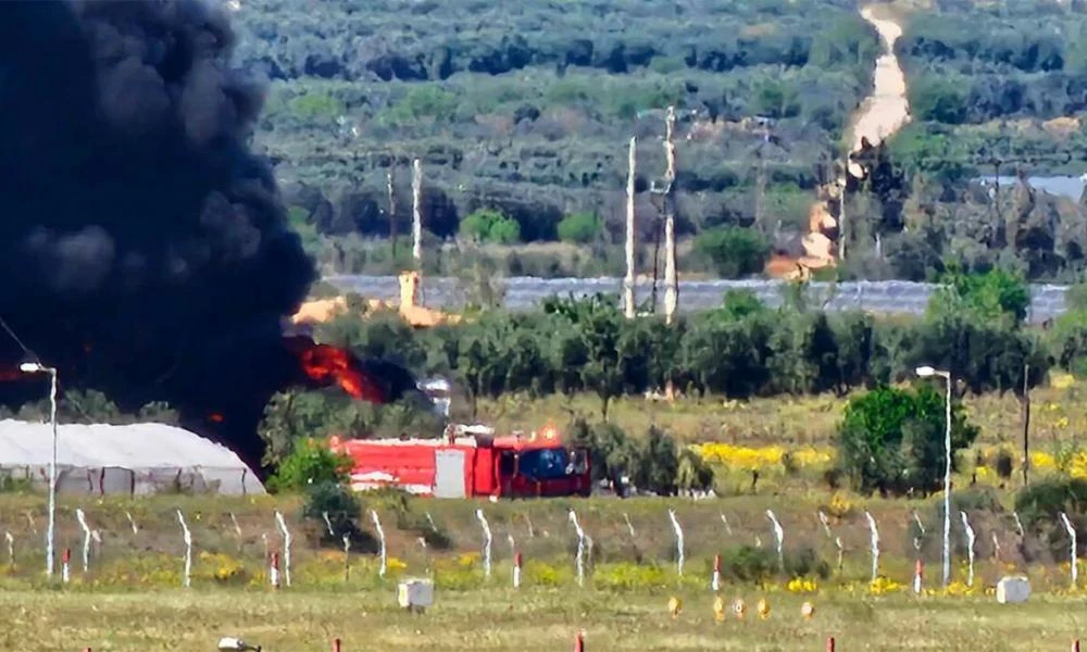 Σπάτα: Φωτιά κοντά στο αεροδρόμιο «Ελ. Βενιζέλος» (βίντεο)